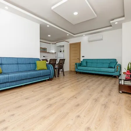 Spacious Flat With Balcony In Mugla Apartmán